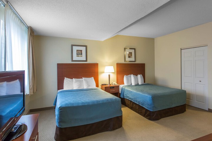 1 Queen Bed Suite (22 of 28)