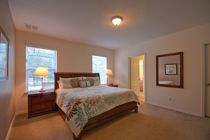 Room 6 of 28