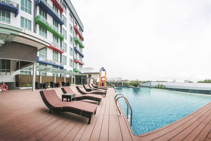 Hotel Pool