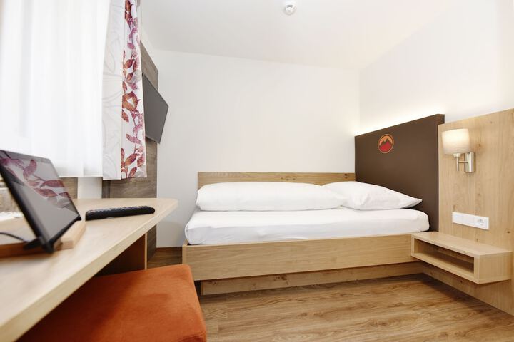 Room 5 of 31