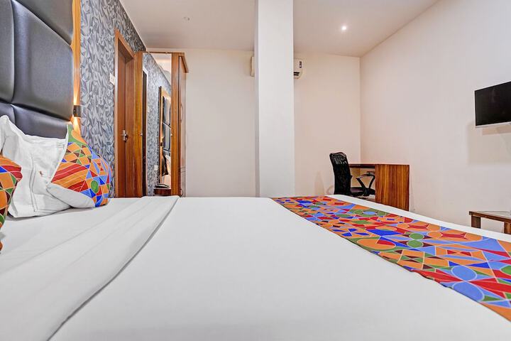 Room 10 of 29