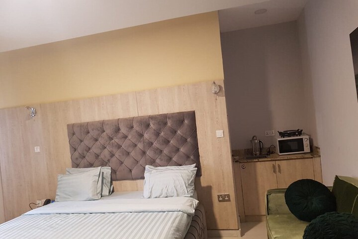 Room 10 of 31