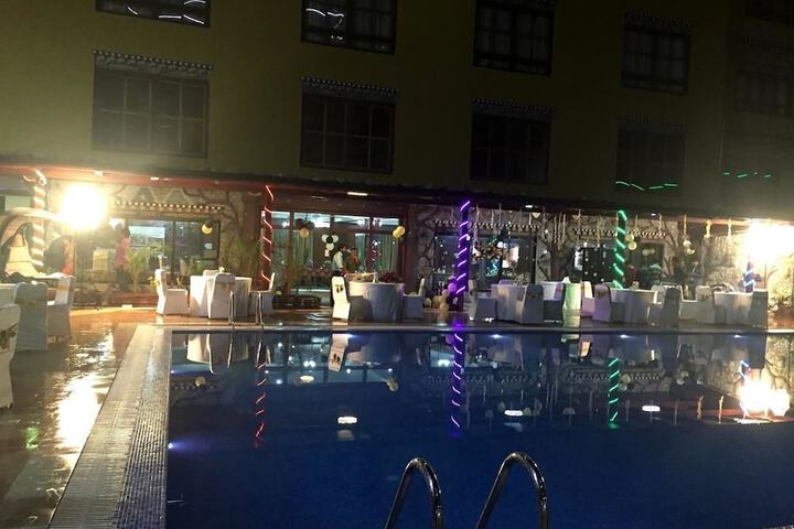 Pool 15 of 37