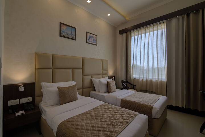 Room 15 of 93