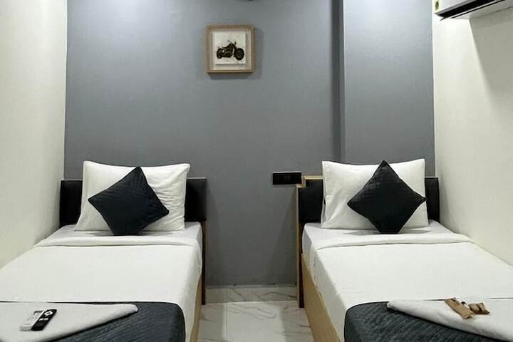 Room 4 of 13