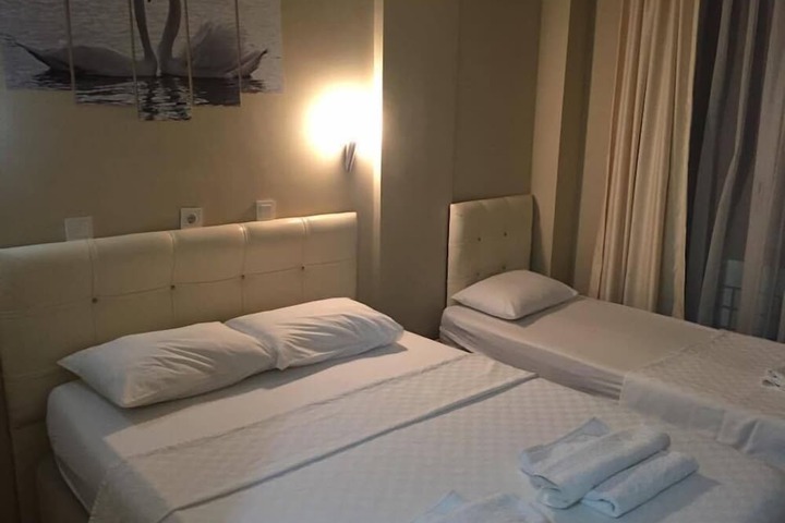 Room 9 of 34