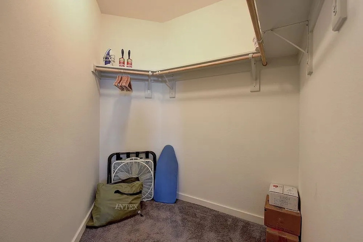 Room 12 of 27