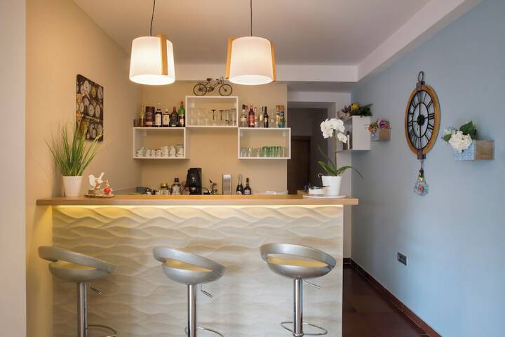 Lounge 147 of 166