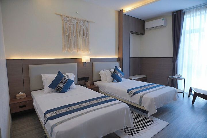Room 8 of 17