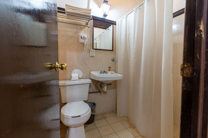 Room 15 of 48