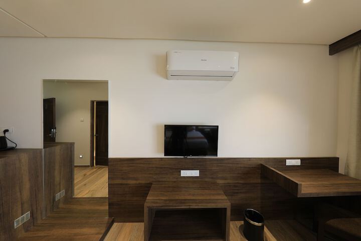 Room 14 of 33