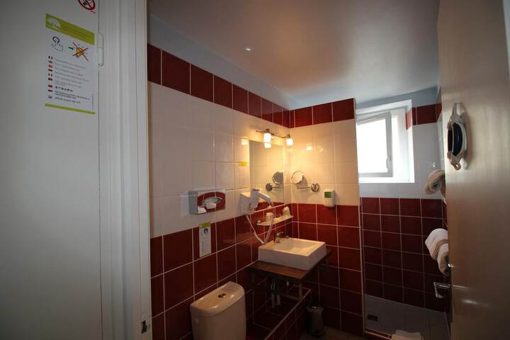 Room 35 of 54