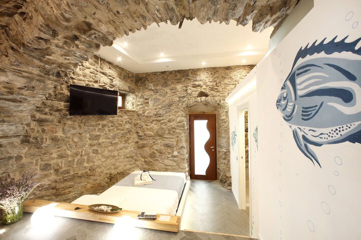 Room 8 of 31