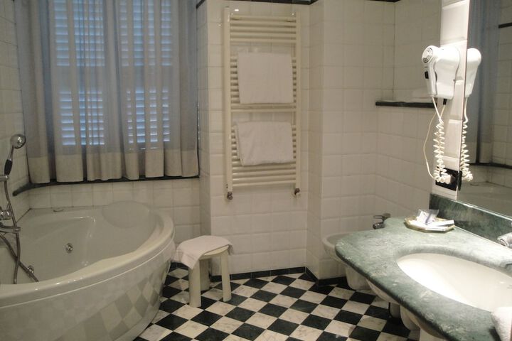 Bathroom Photo