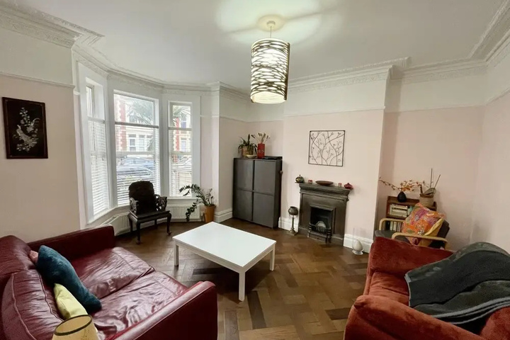 Room 12 of 21