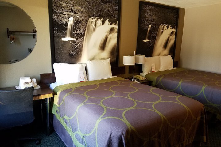 2 Double Beds (8 of 9)
