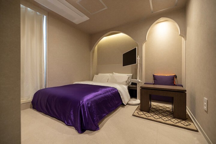 Room 17 of 60