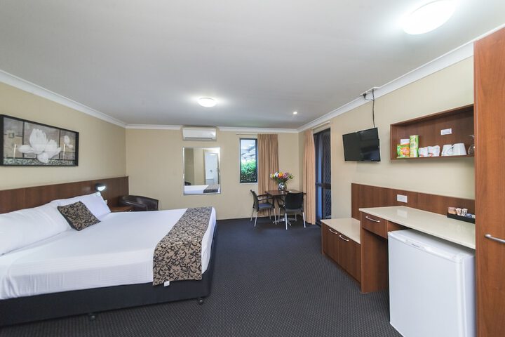 Room 30 of 74