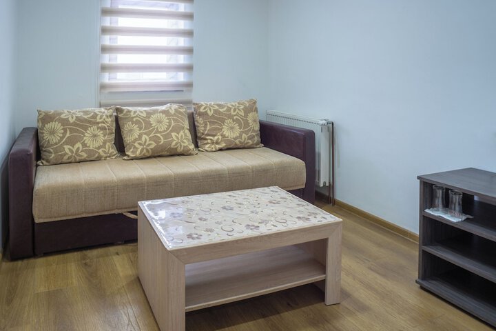 Room 10 of 13