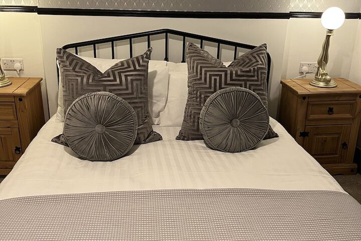 Room 5 of 33