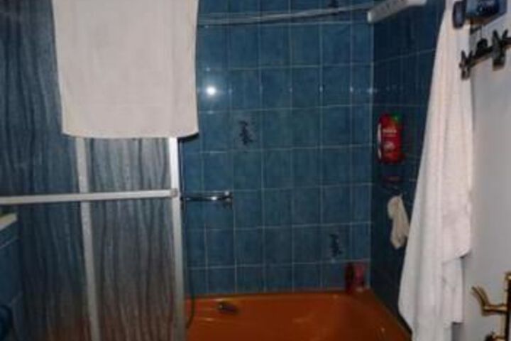 Room 6 of 18