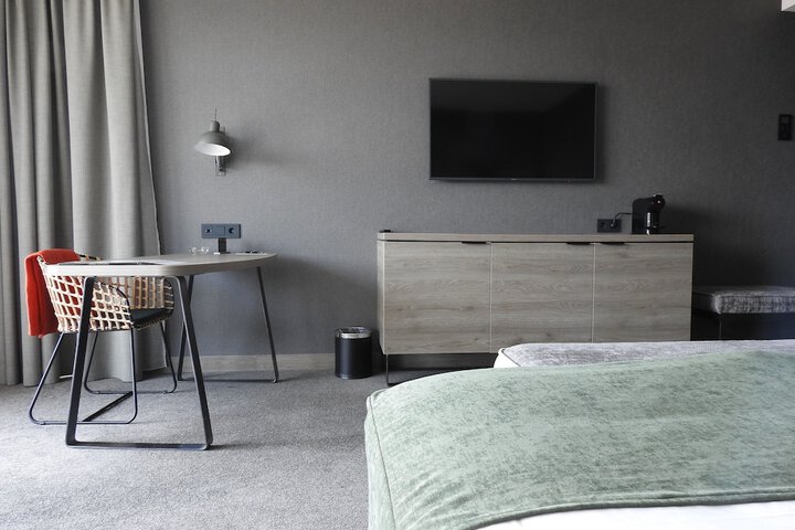 Room 17 of 49