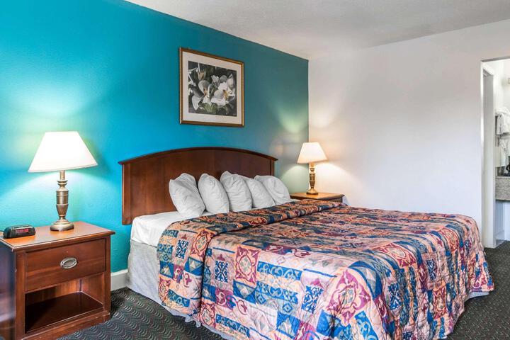 1 King Bed (7 of 7)