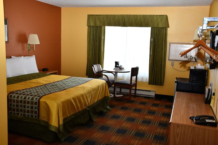 Standard | King Bed (5 of 9)