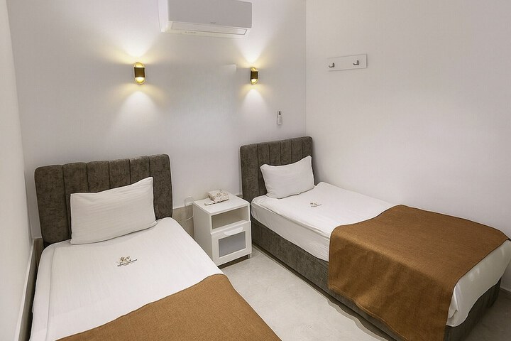 Room 9 of 47