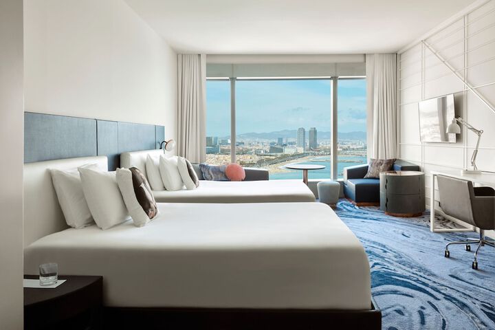 Room 40 of 246