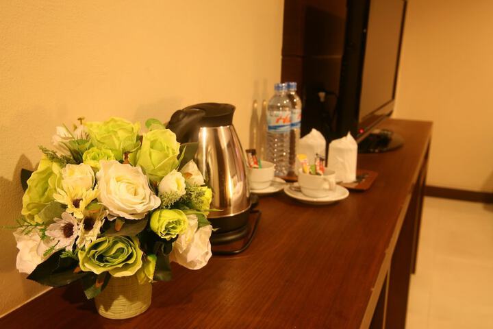 Breakfast/Coffee Service 21 of 34
