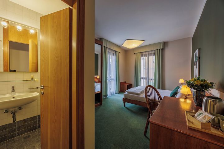 Room 21 of 57