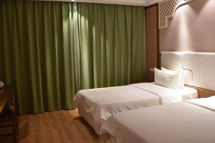 Room 10 of 15