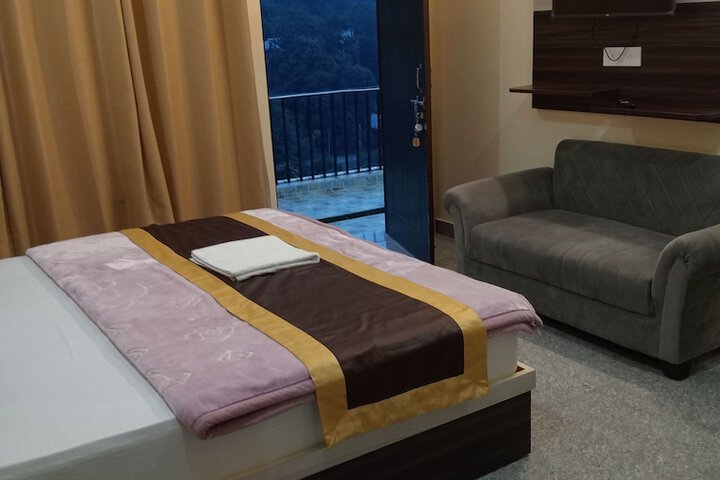 Room 3 of 41