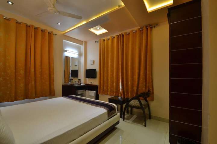 Room 12 of 33