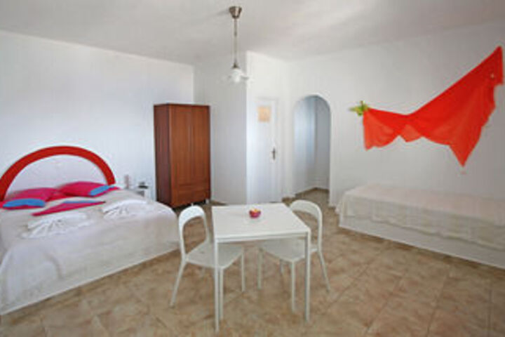 Room 9 of 37