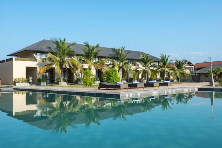 Hotel with Pool