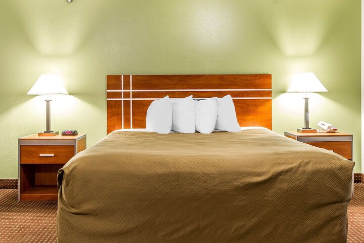 Room 25 of 62