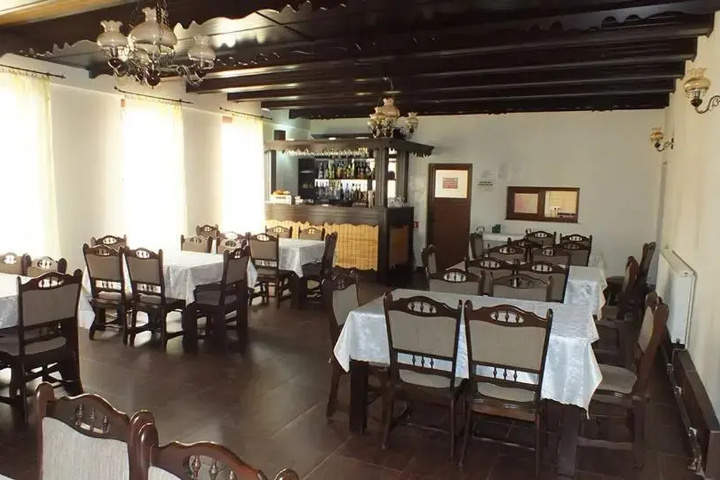 Dining 18 of 20