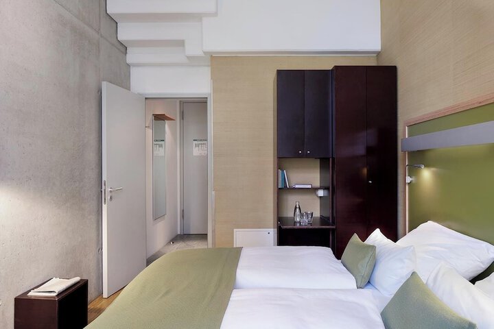 Room 15 of 36