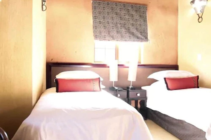 Room 4 of 30