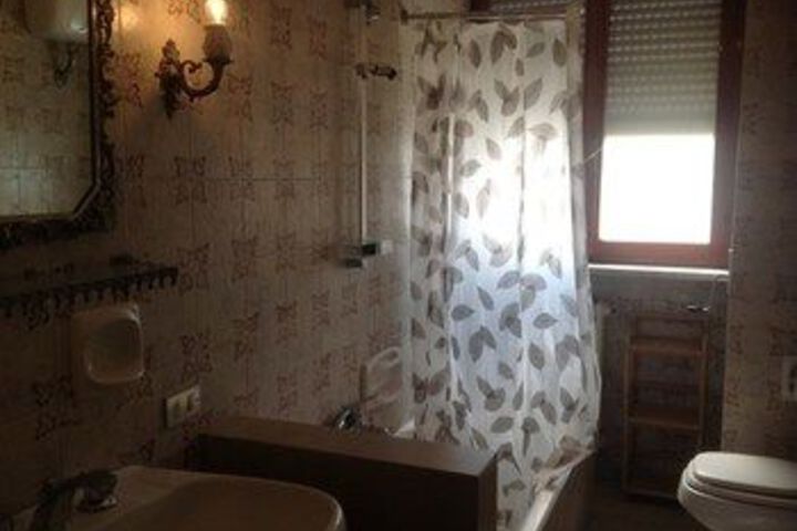 Room 2 of 60