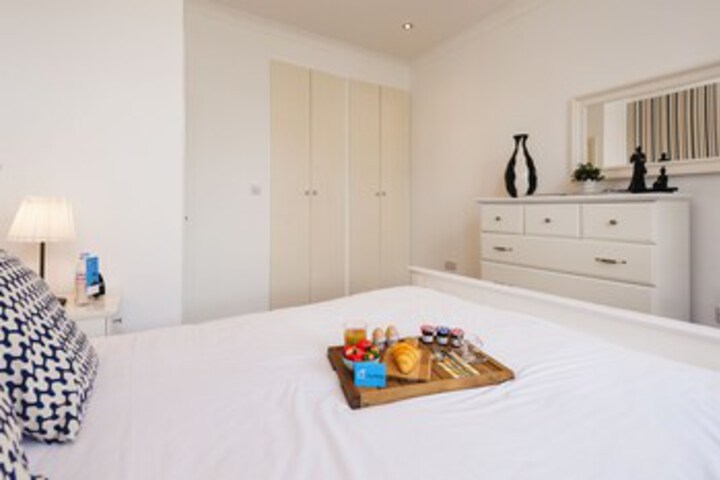 Room 12 of 19