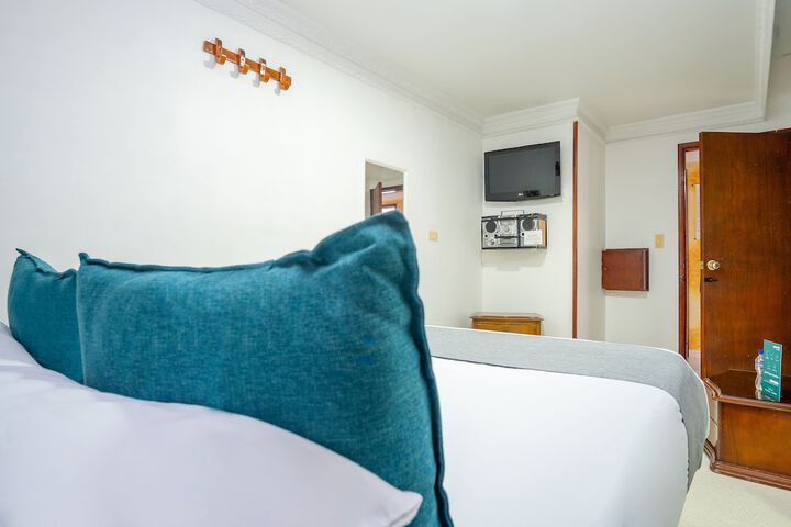 Room 5 of 32