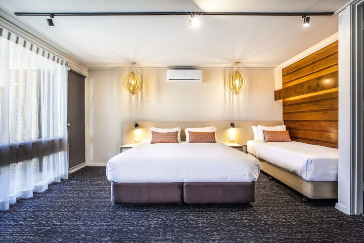 Room 3 of 47