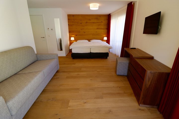 Room 7 of 65