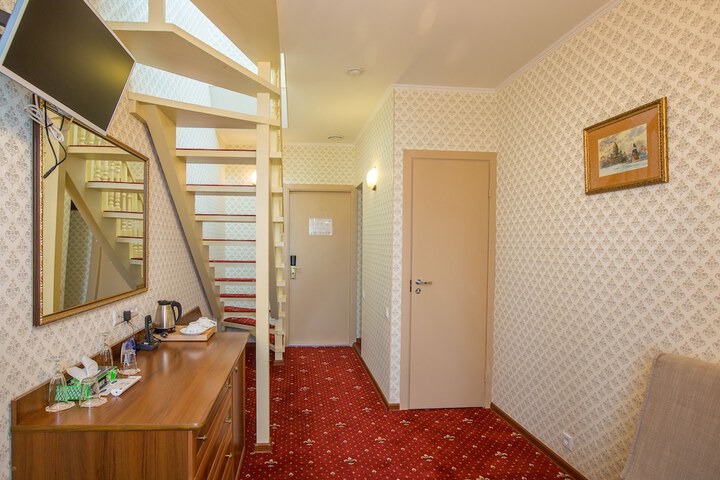 Room 13 of 66