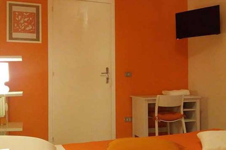 Room 6 of 17