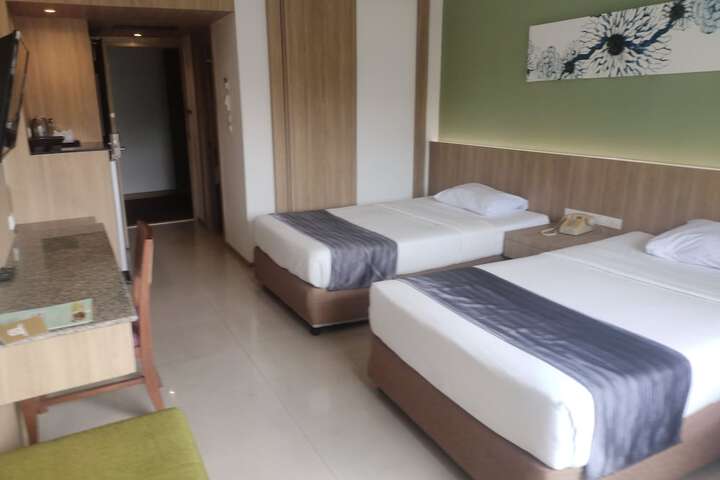 Room 2 of 10