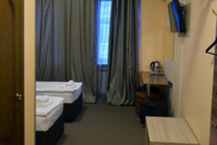 Room 3 of 20
